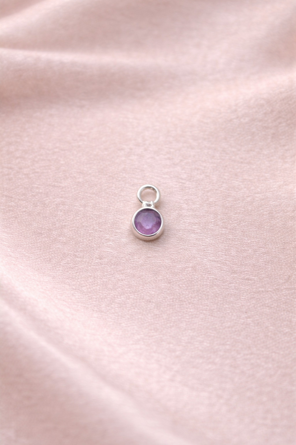 Anhaenger Classic Amethystsilber auf rosa Tuch