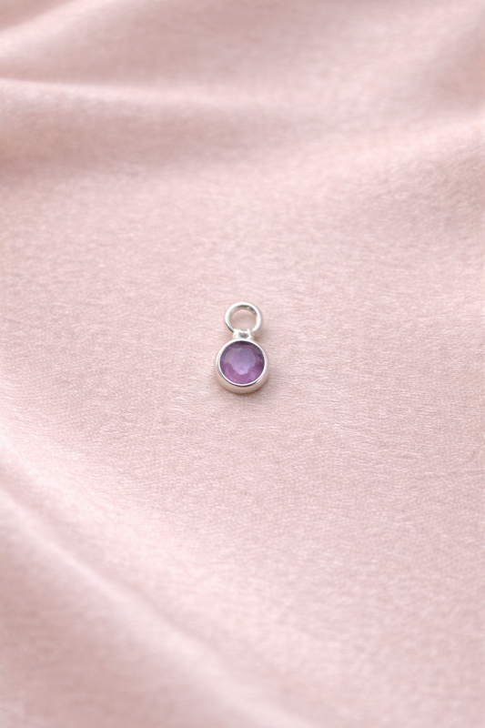 Anhaenger Classic Amethystsilber auf rosa Tuch