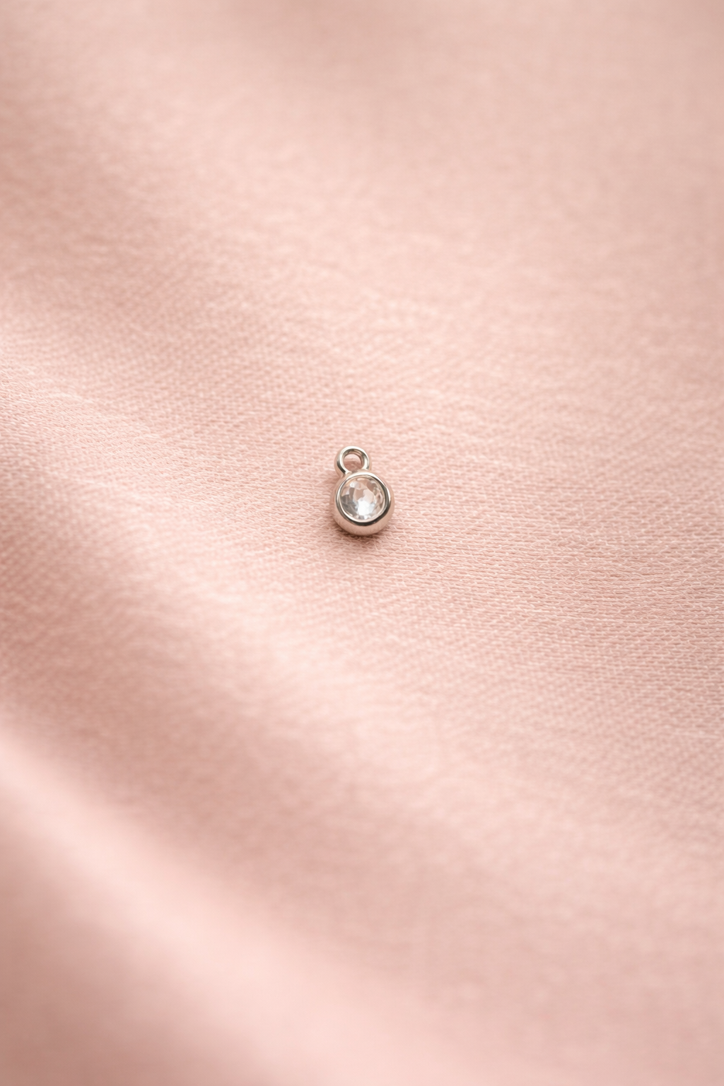 Anhänger mini silber auf hellem Tuch
