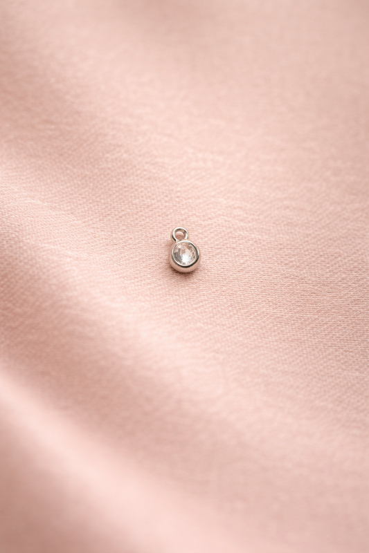 Anhänger mini silber auf hellem Tuch