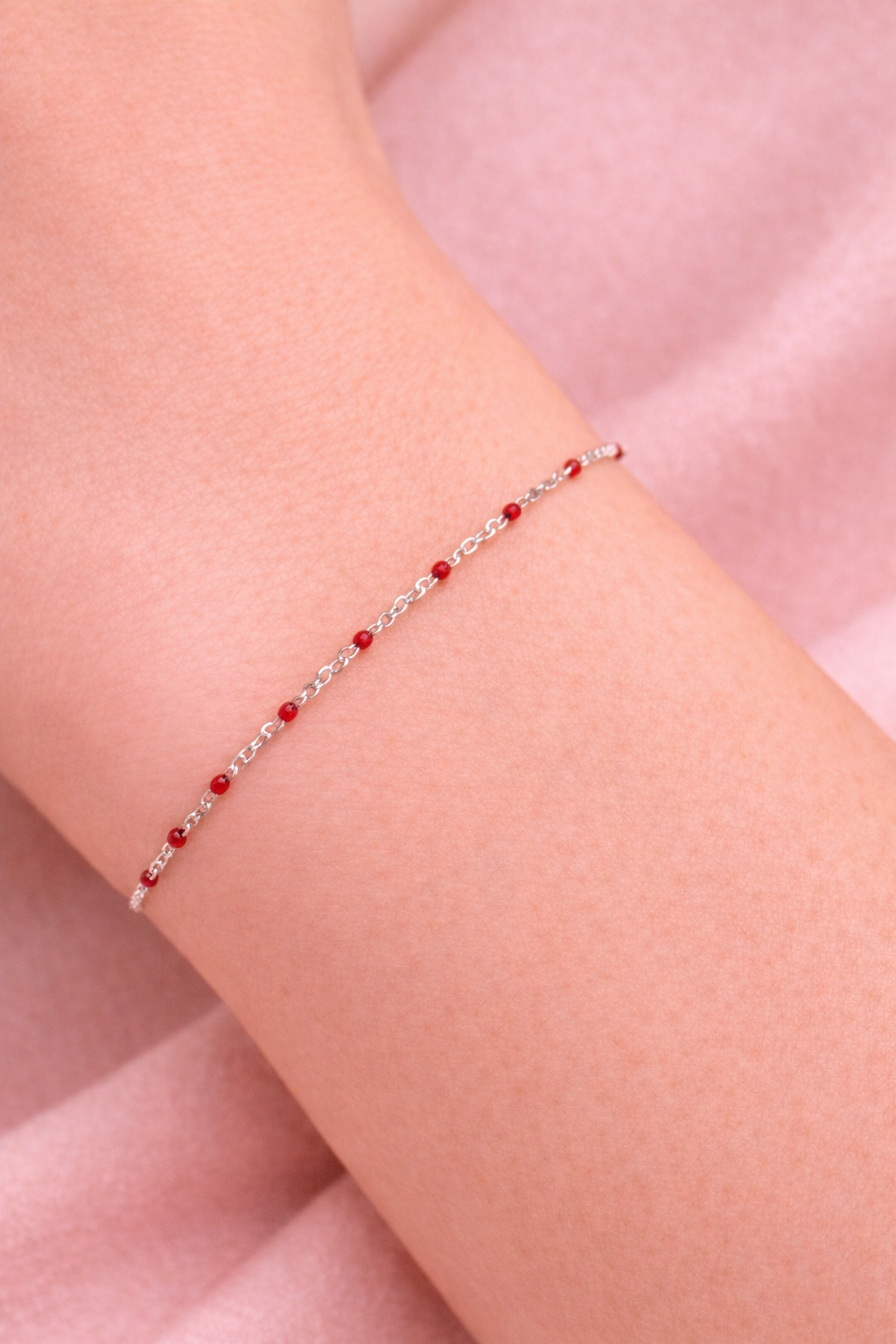 Dotty Handgelenkkette in rot-silber