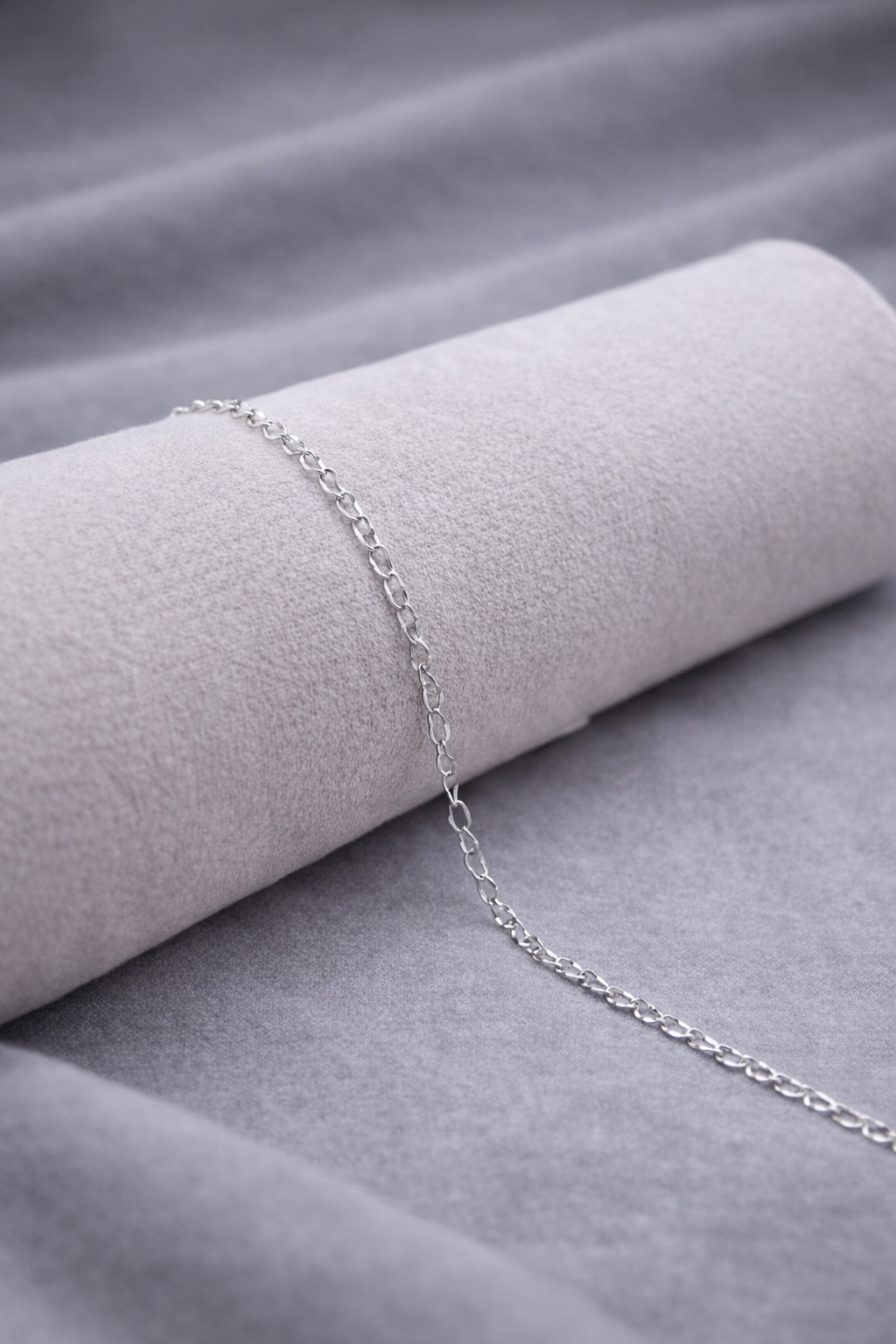 Kette Easy Wear silber dunkler Hintergrund