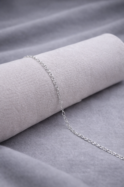 Kette Easy Wear silber dunkler Hintergrund
