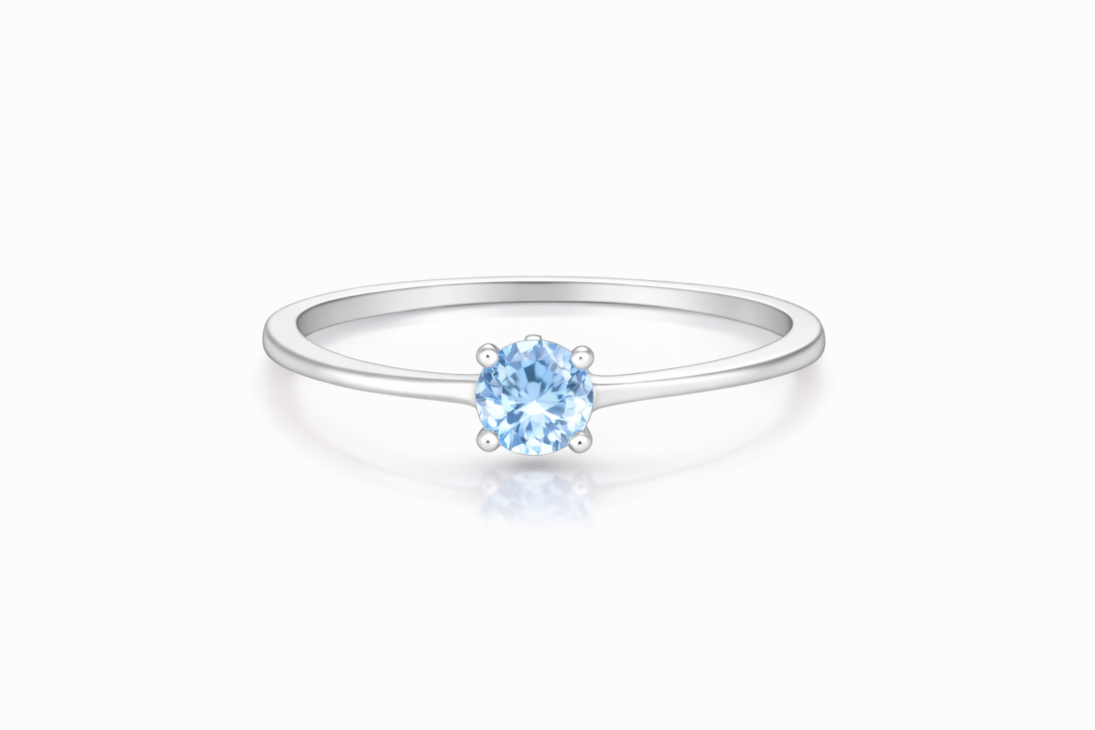 Princess Ring silber mit blauem Edelstein auf weissem Hintergrund