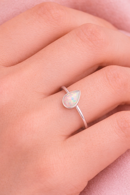 Ring Drop Silber am Ringfinger