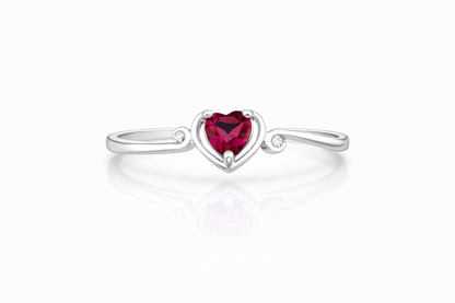 Produktbild Silberner Ring Herzkönigin silber mit rotem Zierstein in Herzform