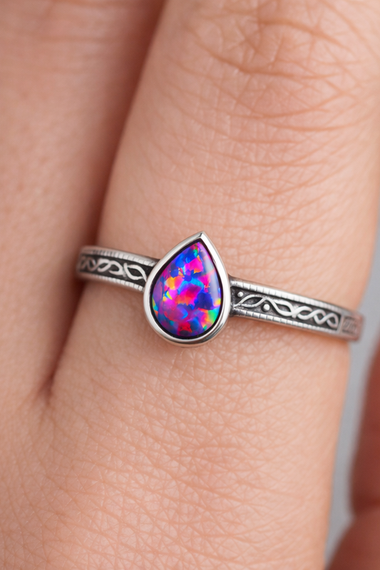 Walküre Ring silber mit blau-violettem Schmuckstein